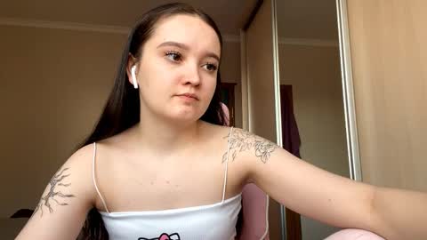 Snapshot of thaliakuchem chatting on 03-01-26, 11:34 Yumi online show from 03-01-26, 11:34