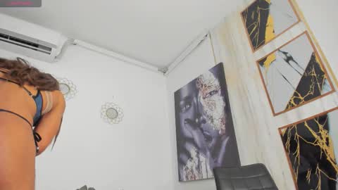 Thamara Thompsont online show from 10-26-25, 02:34