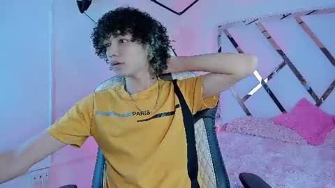Snapshot of thanier_18 chatting on 07-10-26, 03:33 thanier_18 online show from 07-10-26, 03:33