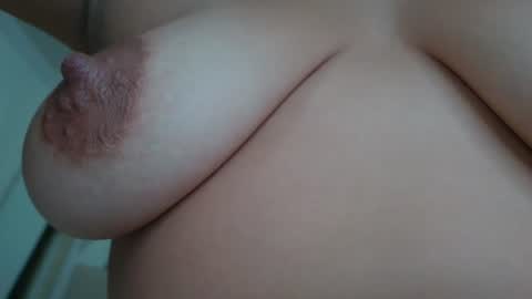 Snapshot of thatgirl2003 chatting on 07-06-26, 03:03 online show from 07-06-26, 03:03