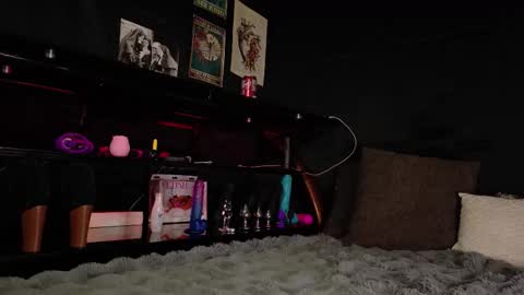 Snapshot of thatsimlady chatting on 12-17-25, 07:14 Bella online show from 12-17-25, 07:14