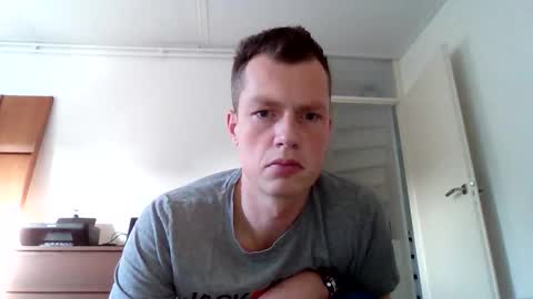 Snapshot of the___rocky200 chatting on 11-17-25, 12:11 Dennis online show from 11-17-25, 12:11