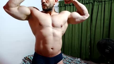 Snapshot of the_beastmuscle chatting on 11-04-25, 11:48 beast online show from 11-04-25, 11:48