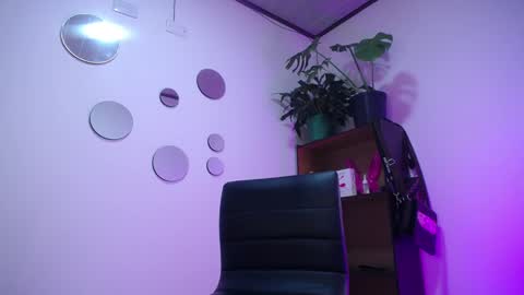 the girl of your dreams online show from 01-18-25, 01:30