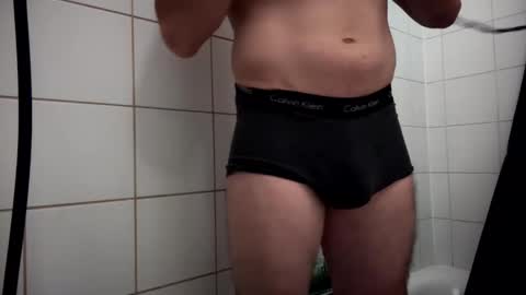 Snapshot of the_delicious_19 chatting on 10-16-25, 04:30 the_delicious_19 online show from 10-16-25, 04:30