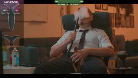 Snapshot of the_dilf chatting on 05-14-26, 10:11 The DILF - online show from 05-14-26, 10:11