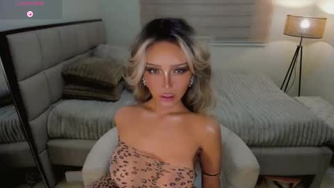 Snapshot of the_enchantressxx chatting on 11-12-25, 10:30 nabi butterfly online show from 11-12-25, 10:30