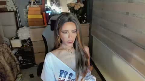 Snapshot of the_enchantressxx chatting on 06-18-26, 06:45 nabi butterfly online show from 06-18-26, 06:45