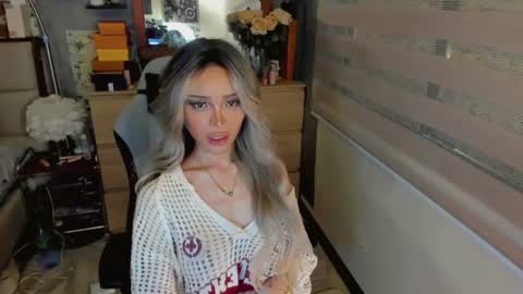 Snapshot of the_enchantressxx chatting on 06-22-26, 03:47 nabi butterfly online show from 06-22-26, 03:47