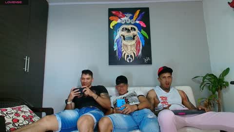 SCOTT  THEO  KAMERON  GENDERSON online show from 12-10-24, 09:54