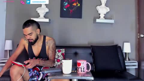 SCOTT  THEO  KAMERON  GENDERSON online show from 02-05-25, 01:22