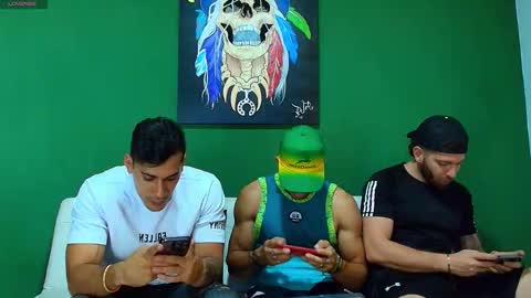 SCOTT  THEO  KAMERON  GENDERSON online show from 09-17-25, 02:35