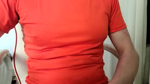 Snapshot of the_hard_baguette chatting on 02-18-26, 01:29 La Baguette dure online show from 02-18-26, 01:29