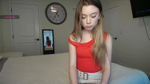 Snapshot of the_hotties chatting on 04-24-26, 10:34 the_hotties online show from 04-24-26, 10:34