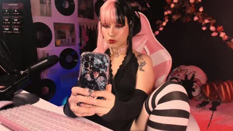 Snapshot of the_kitty_roxy chatting on 12-10-24, 07:26 ... ... online show from 12-10-24, 07:26