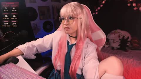 Snapshot of the_kitty_roxy chatting on 12-16-24, 11:12 ... ... online show from 12-16-24, 11:12