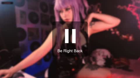 Snapshot of the_kitty_roxy chatting on 12-18-24, 07:04 ... ... online show from 12-18-24, 07:04