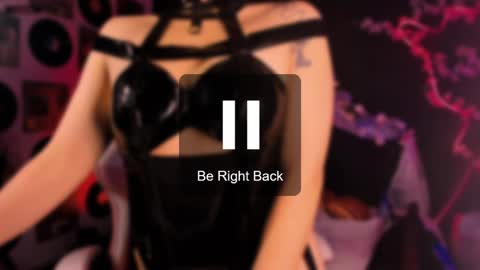 Snapshot of the_kitty_roxy chatting on 01-15-25, 06:54 ... ... online show from 01-15-25, 06:54