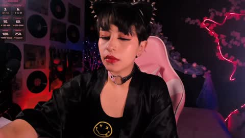 Snapshot of the_kitty_roxy chatting on 01-22-25, 07:03 ... ... online show from 01-22-25, 07:03