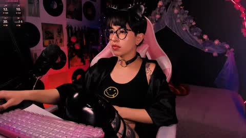 Snapshot of the_kitty_roxy chatting on 01-22-25, 10:07 ... ... online show from 01-22-25, 10:07