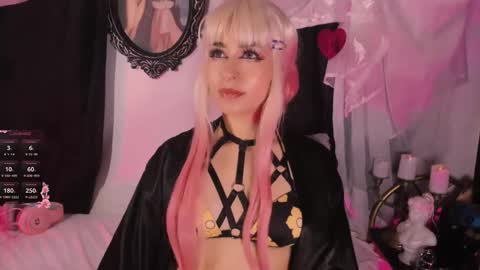 Snapshot of the_kitty_roxy chatting on 02-20-25, 10:16 ... ... online show from 02-20-25, 10:16