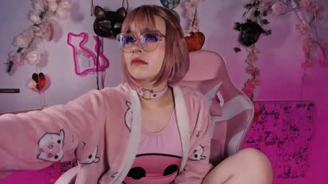 Snapshot of the_kitty_roxy chatting on 02-22-25, 07:56 ... ... online show from 02-22-25, 07:56