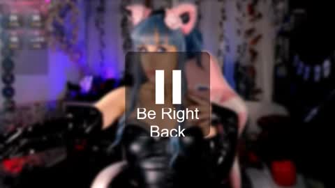 Snapshot of the_kitty_roxy chatting on 10-19-25, 07:31 ... ... online show from 10-19-25, 07:31