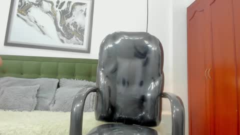 Snapshot of the_mark_king chatting on 04-18-26, 07:07 T H E M A R K K I N G online show from 04-18-26, 07:07