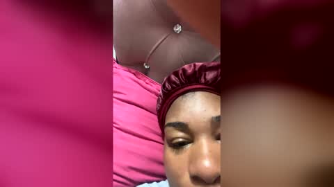 Snapshot of the_pearl1999 chatting on 11-26-25, 09:21 K-J online show from 11-26-25, 09:21