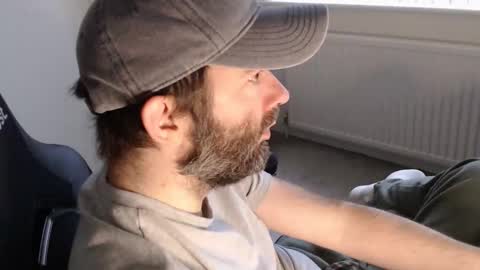 Snapshot of the_sensual_masturwait chatting on 12-18-25, 08:42 the_sensual_masturwait online show from 12-18-25, 08:42