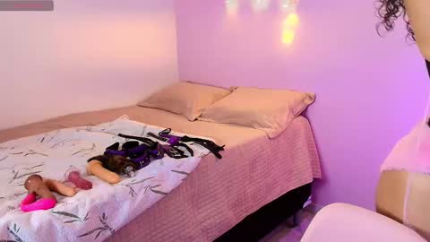 Snapshot of the_toxic_duo chatting on 12-15-25, 01:59 The toxic duo online show from 12-15-25, 01:59