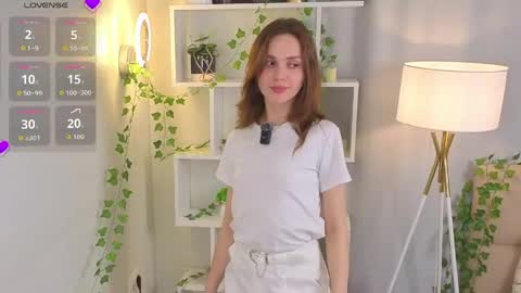 Snapshot of the_truewoman_show chatting on 06-08-26, 03:07 My name is Cynthia and Im very happy to see you in my sweet room online show from 06-08-26, 03:07