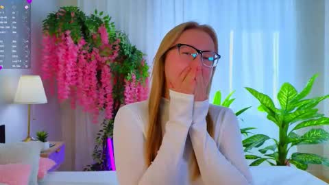 Snapshot of thea__tabby chatting on 11-18-25, 07:35 Judith online show from 11-18-25, 07:35