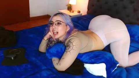 Snapshot of thea_aphros chatting on 11-30-25, 01:42 Diosa Afrodita online show from 11-30-25, 01:42