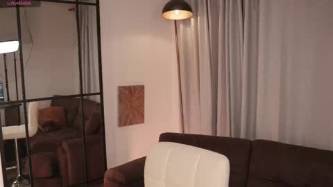 Snapshot of thea_ome chatting on 10-01-25, 11:00 Thea online show from 10-01-25, 11:00