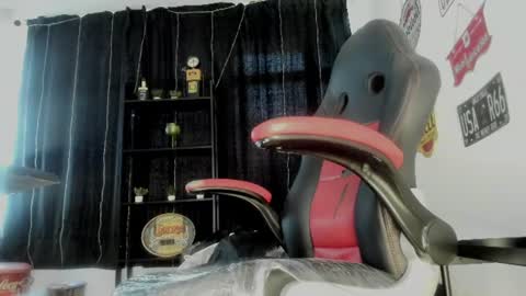 Snapshot of thebeastmaster_ chatting on 06-15-26, 01:24 the beast master online show from 06-15-26, 01:24
