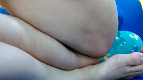 Snapshot of thebestpussyhairy chatting on 10-24-25, 06:43 Karla online show from 10-24-25, 06:43