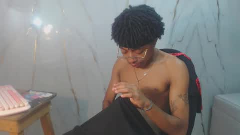 Snapshot of theblackflavor chatting on 04-25-26, 02:25 Flavor online show from 04-25-26, 02:25
