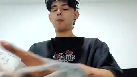 Snapshot of thebluesky_18 chatting on 10-16-25, 03:57 thebluesky_18 online show from 10-16-25, 03:57