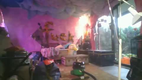 Snapshot of thecannibalsalt chatting on 11-25-25, 05:02 thecannibalsalt online show from 11-25-25, 05:02