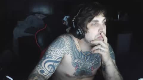 Snapshot of thecolorclear chatting on 11-16-25, 01:44 thecolorclear online show from 11-16-25, 01:44