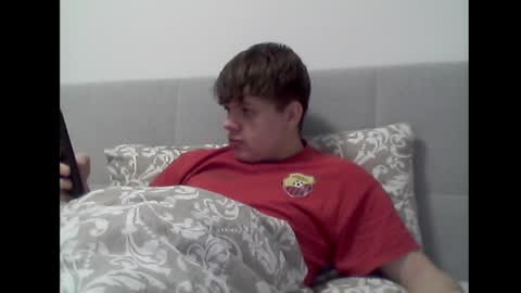 Snapshot of thecuteguy144949 chatting on 02-15-25, 06:44 thecuteguy144949 online show from 02-15-25, 06:44