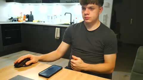 Snapshot of thecuteguy144949 chatting on 11-12-25, 09:03 thecuteguy144949 online show from 11-12-25, 09:03