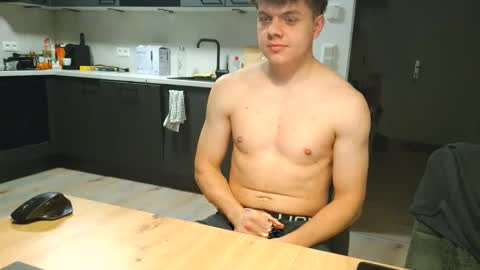 Snapshot of thecuteguy144949 chatting on 11-15-25, 04:25 thecuteguy144949 online show from 11-15-25, 04:25