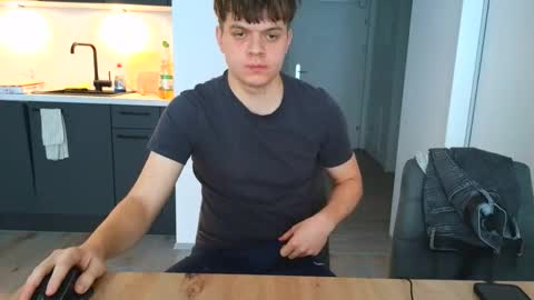 Snapshot of thecuteguy144949 chatting on 11-23-25, 11:43 thecuteguy144949 online show from 11-23-25, 11:43