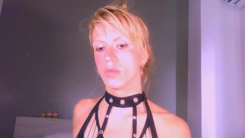 Snapshot of thedollxxxperience chatting on 07-19-26, 06:39 Yolanda online show from 07-19-26, 06:39