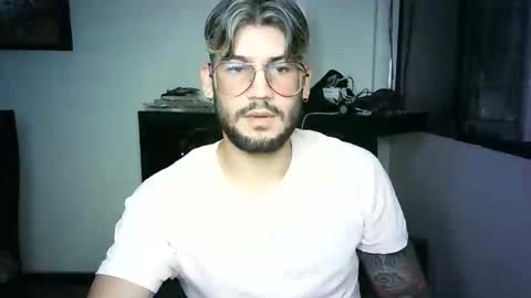 Snapshot of thedragonboyxxx chatting on 03-22-26, 03:10 thedragonboyxxx online show from 03-22-26, 03:10