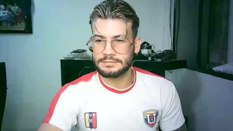 Snapshot of thedragonboyxxx chatting on 03-27-26, 03:45 thedragonboyxxx online show from 03-27-26, 03:45