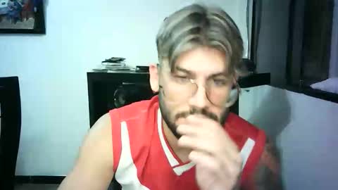 Snapshot of thedragonboyxxx chatting on 03-28-26, 05:07 thedragonboyxxx online show from 03-28-26, 05:07