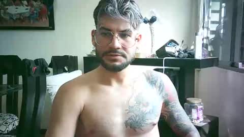 Snapshot of thedragonboyxxx chatting on 04-12-26, 01:27 thedragonboyxxx online show from 04-12-26, 01:27